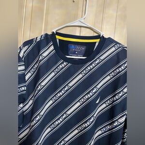 - Brand New Navy Tech By   Nautica  Casual Mens Short Sleeve T-Shirt Si…